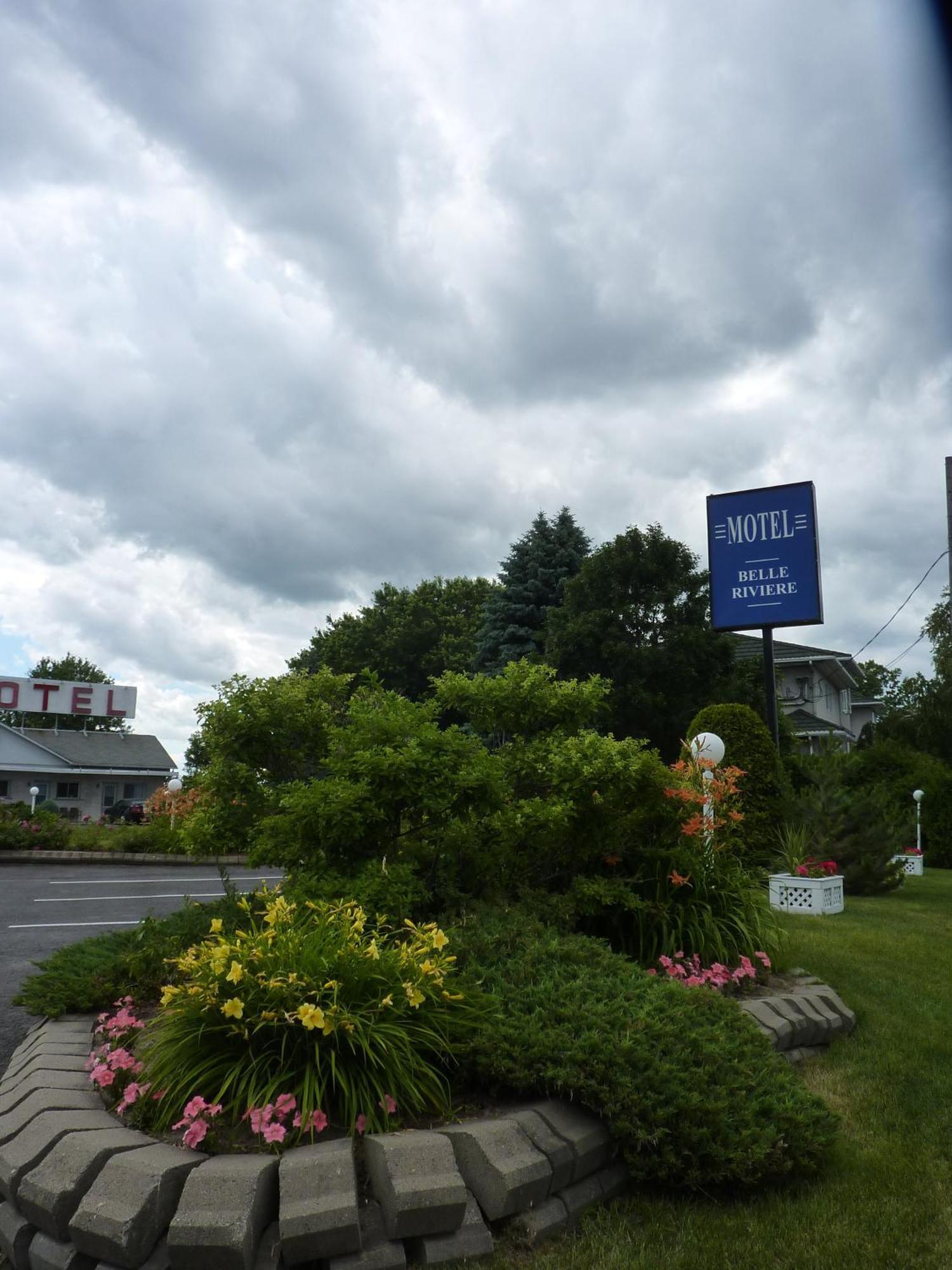 Motel Belle Riviere Saint-Jean-sur-Richelieu Exterior foto